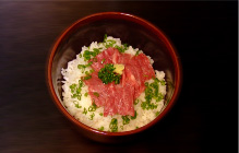 馬刺しの食べ方/馬刺しレシピ：桜丼